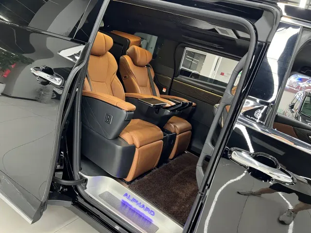 Toyota Alphard — Фото автомобиля 13