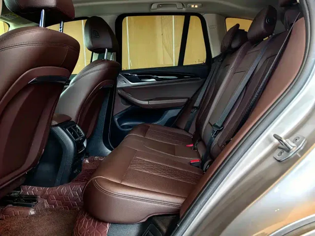 BMW iX3 — Фото автомобиля 10