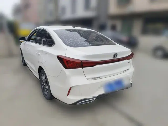 Changan Eado — Фото автомобиля 24