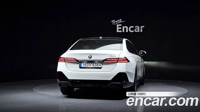 BMW 5 Series G60 — Фото автомобиля 4