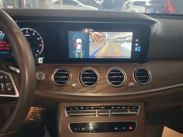 Mercedes-Benz E-Class — Фото автомобиля 12