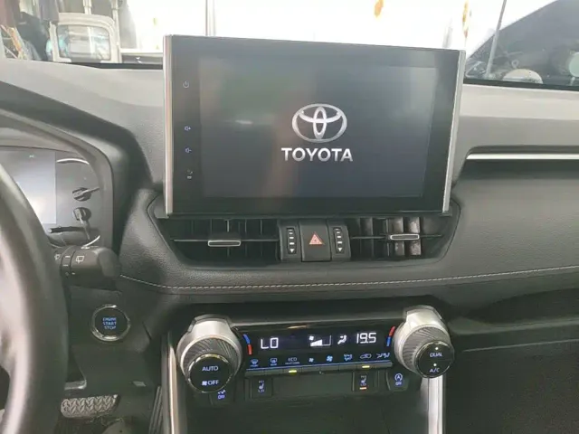 Toyota RAV4 — Фото автомобиля 12