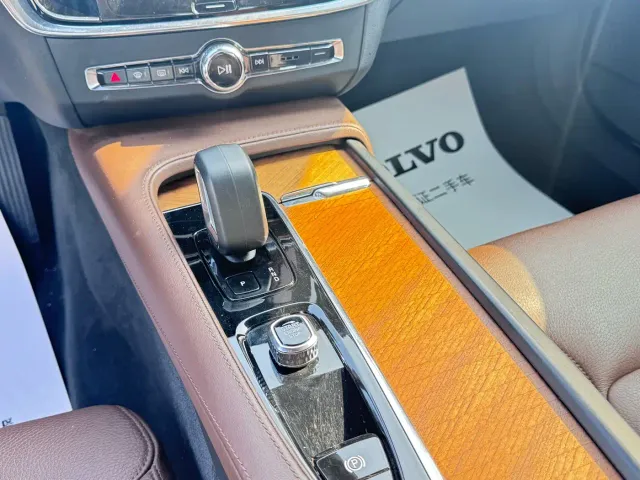 Volvo S90 — Фото автомобиля 9