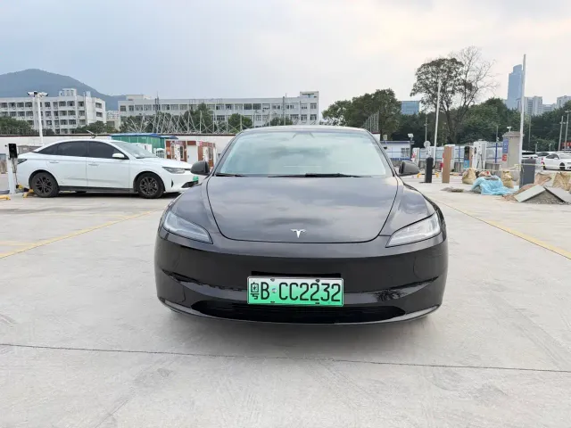 Tesla Model 3 — Фото автомобиля 8