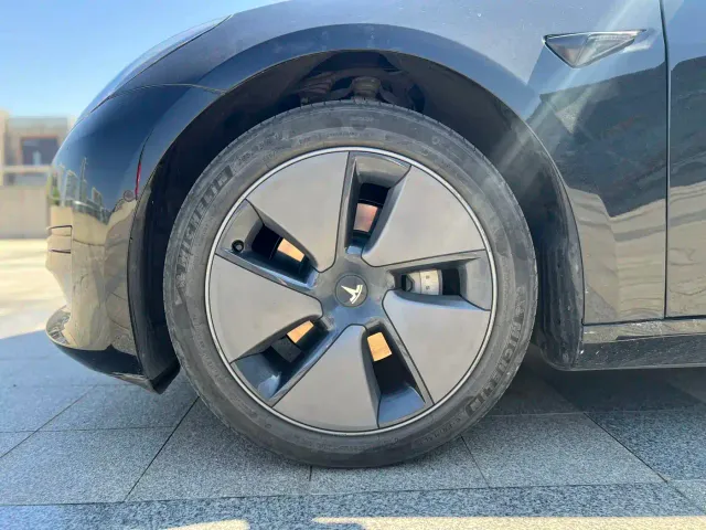 Tesla Model 3 — Фото автомобиля 17