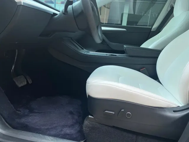 Tesla Model Y — Фото автомобиля 7