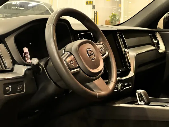 Volvo XC60 — Фото автомобиля 8