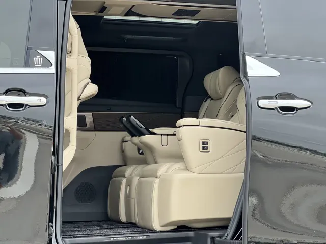 Toyota Vellfire — Фото автомобиля 6