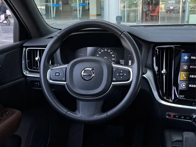 Volvo S60 — Фото автомобиля 16