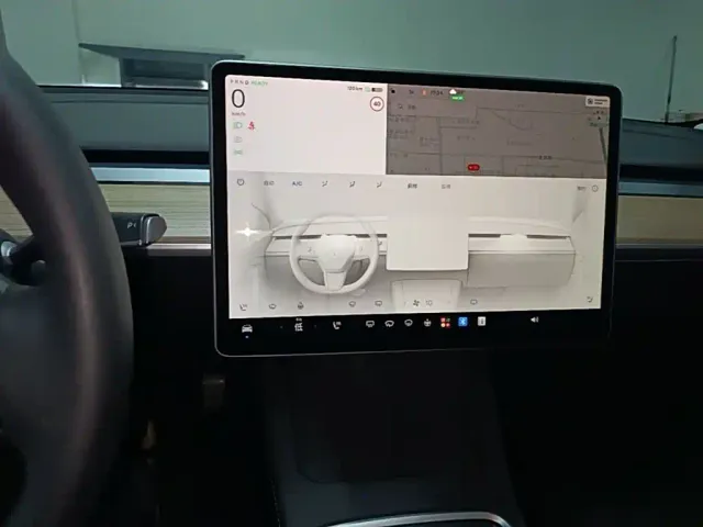 Tesla Model 3 — Фото автомобиля 12