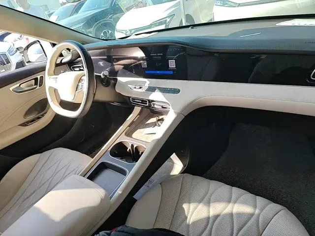 Roewe D7 — Фото автомобиля 9