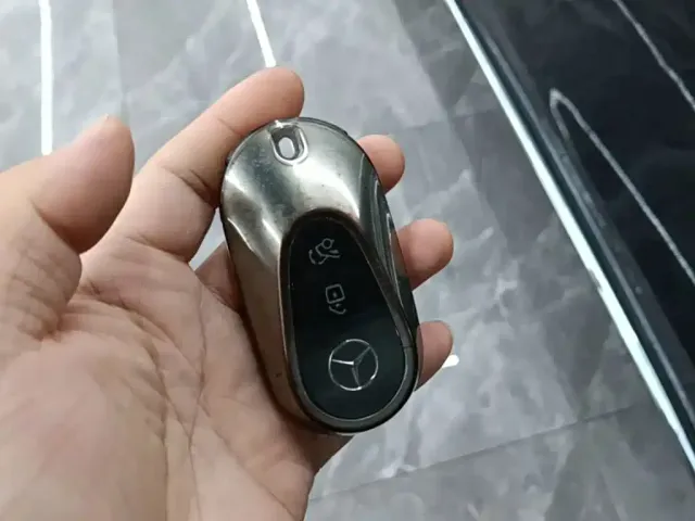 Mercedes-Benz E-Class — Фото автомобиля 8