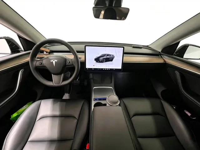 Tesla Model Y — Фото автомобиля 5