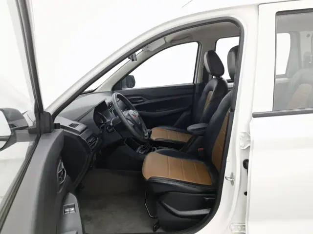 Wuling Hongguang — Фото автомобиля 10