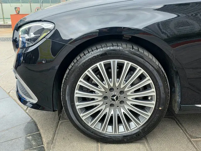 Mercedes-Benz E-Class — Фото автомобиля 8