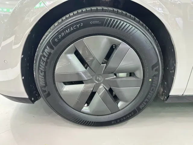 Li Auto MEGA — Фото автомобиля 30