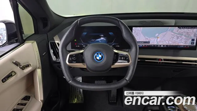 BMW iX — Фото автомобиля 19