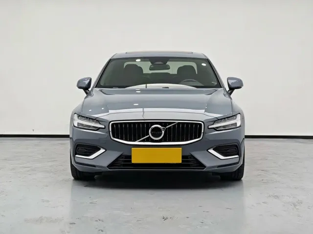 Volvo S60 — Фото автомобиля 2