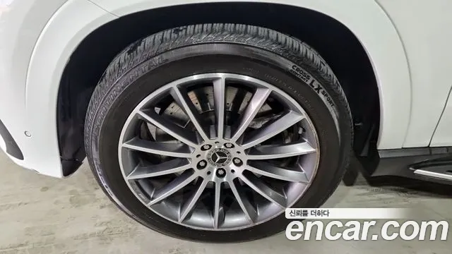 Mercedes-Benz GLE-Class — Фото автомобиля 3