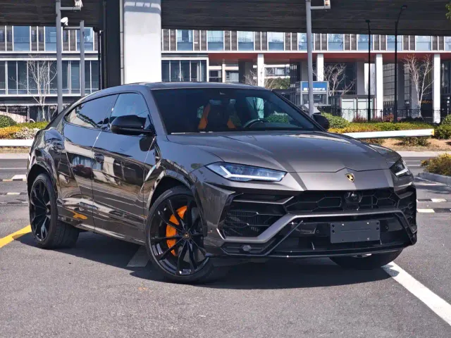 Lamborghini Urus — Фото автомобиля 3