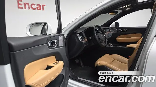 Вольво XC60 — Фото автомобиля 10