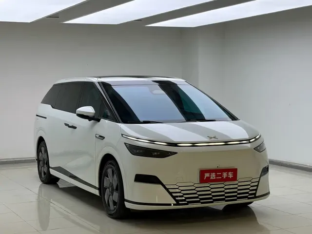 Xpeng X9 — Фото автомобиля 3