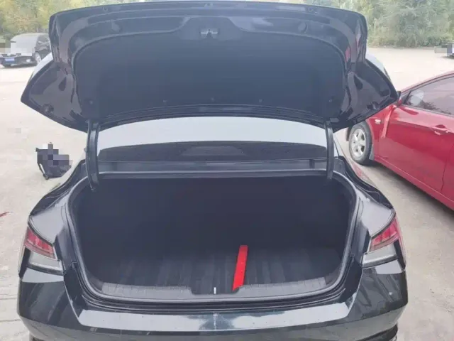 Hyundai Elantra — Фото автомобиля 18