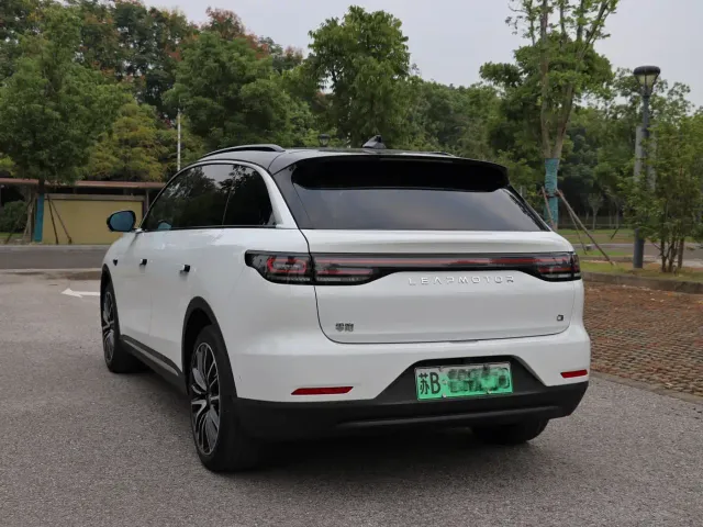 Leapmotor C11 — Фото автомобиля 6
