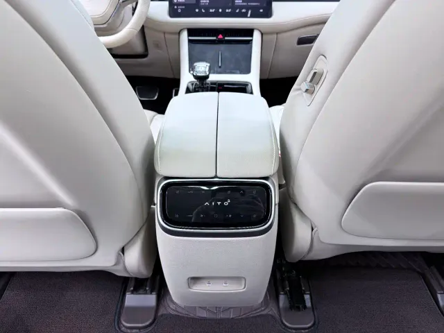 Aito M7 — Фото автомобиля 11