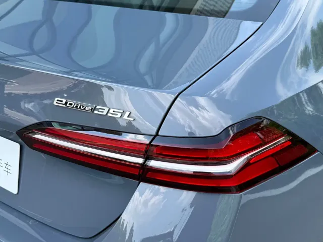 BMW i5 — Фото автомобиля 24