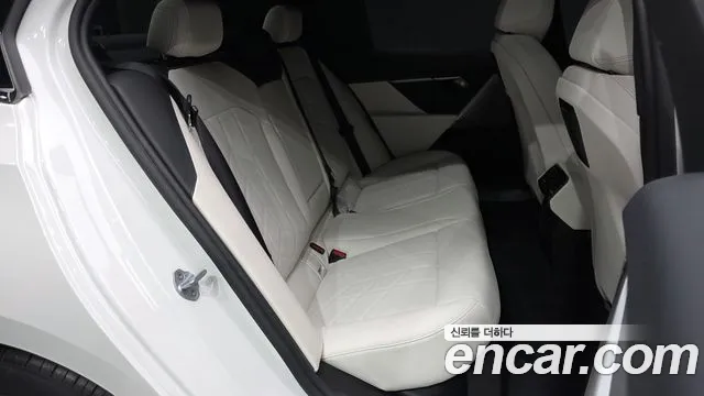 BMW 5-Series — Фото автомобиля 12