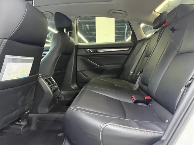 Honda Accord — Фото автомобиля 12