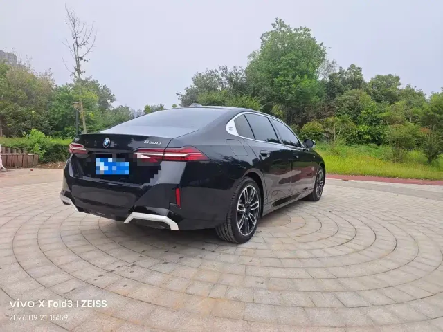 BMW 5 Series — Фото автомобиля 4