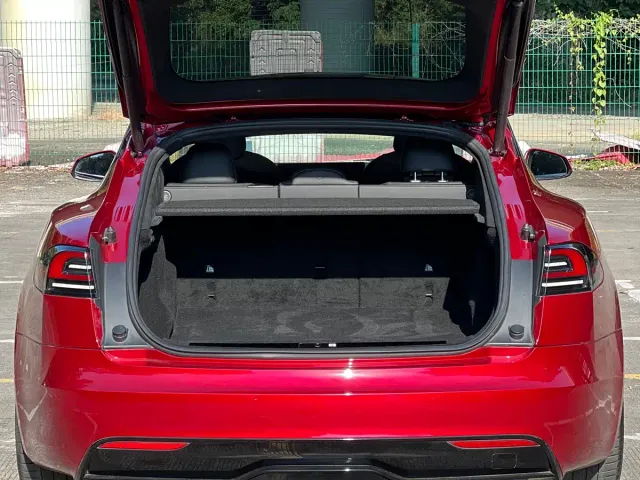 Tesla Model S — Фото автомобиля 8