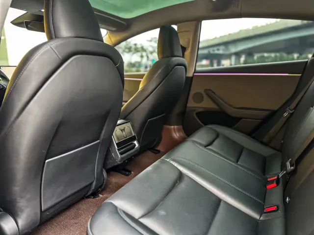 Tesla Model 3 — Фото автомобиля 6