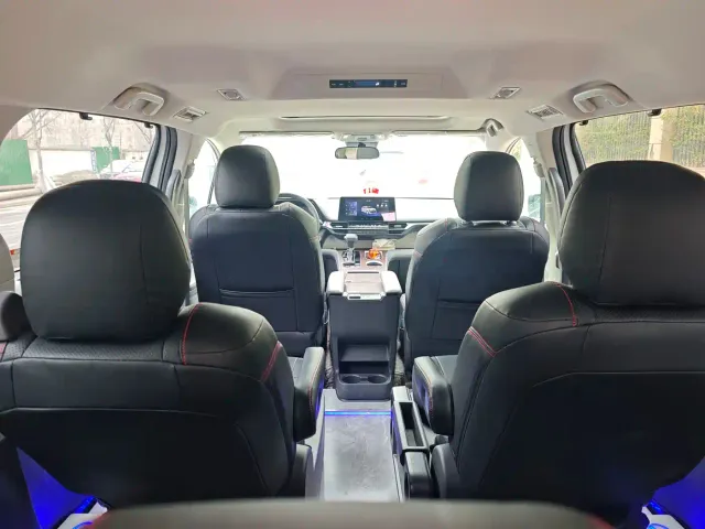 Toyota Sienna — Фото автомобиля 11