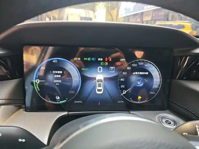 Hongqi Hongqi H5 2023 1.5T HEV Smart Connect Flag Comfort — Фото автомобиля 11