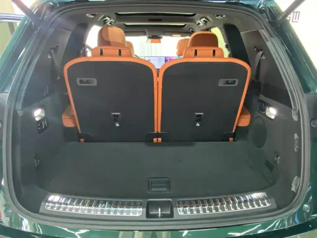 Li Auto L8 — Фото автомобиля 16
