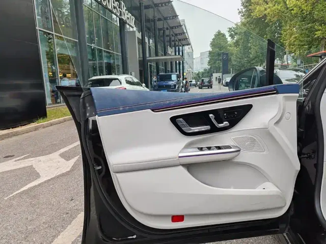 Mercedes-Benz Mercedes-Benz EQE 2025 500 4MATIC Pioneer — Фото автомобиля 9