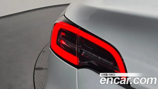 Tesla Model Y — Фото автомобиля 22