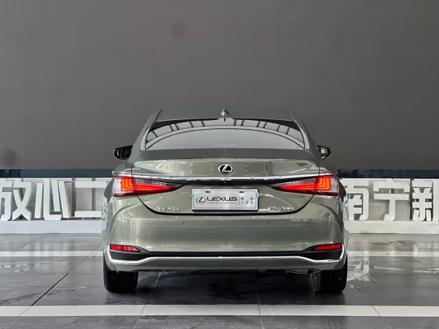 Lexus ES — Фото автомобиля 5
