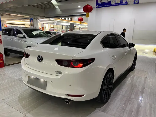 Mazda Axela — Фото автомобиля 4