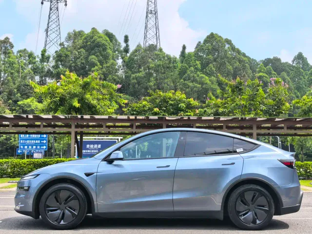 Tesla Model Y — Фото автомобиля 4
