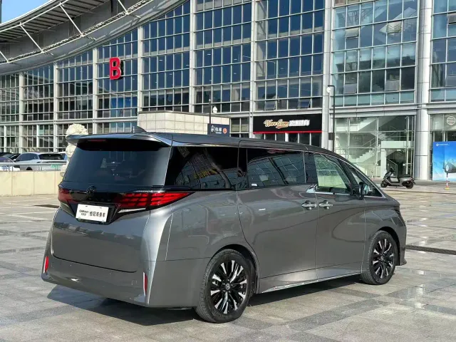 Toyota Alphard — Фото автомобиля 7