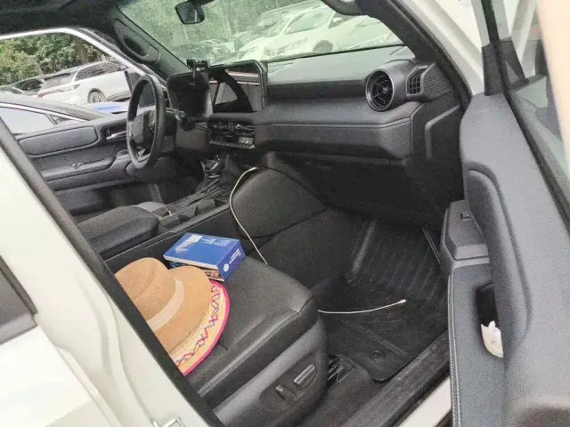 Toyota Prado — Фото автомобиля 12