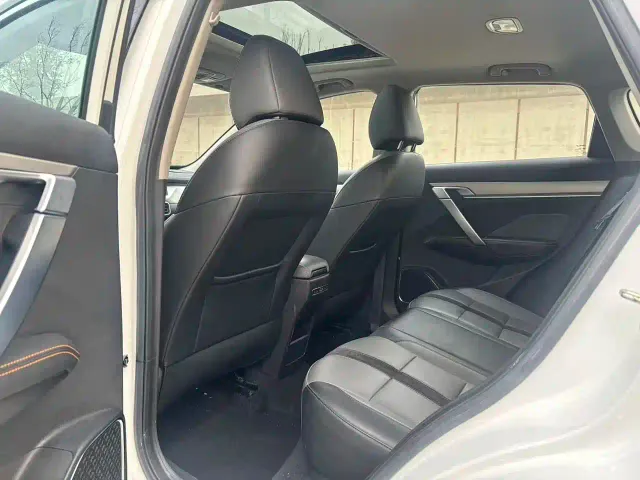 Geely Binyue — Фото автомобиля 6