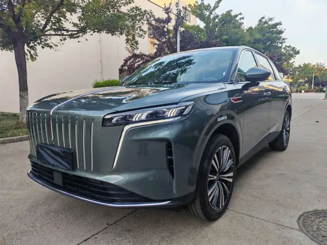 Фотография автомобиля — Hongqi HS6 PHEV