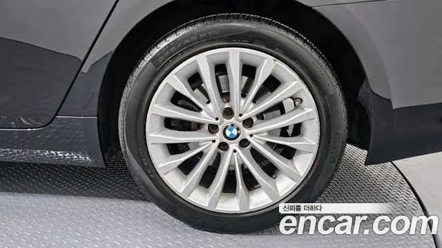 BMW 5-Series — Фото автомобиля 18