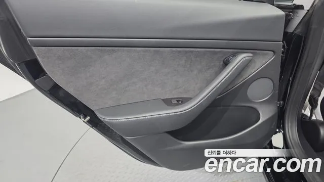 Tesla Model 3 — Фото автомобиля 14