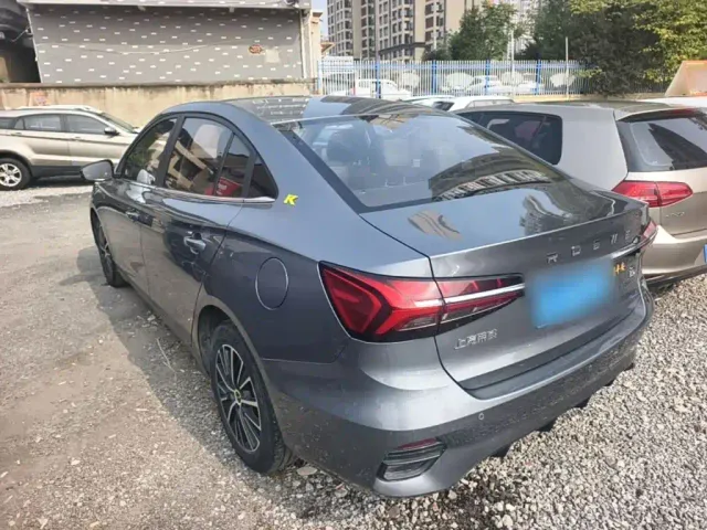 Roewe i5 — Фото автомобиля 4